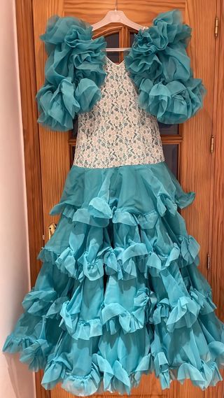 Traje de flamenca verde y turquesa