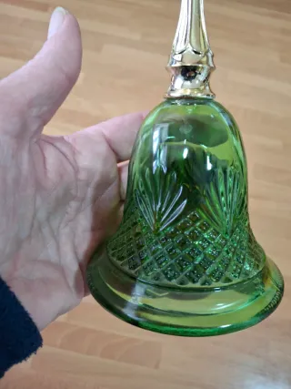 Avon Vintage Campana Cristal Verde Dorado