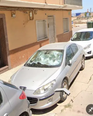 Vivienda y dos garajes todo comunicado