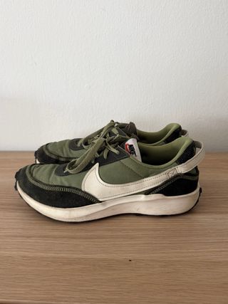 Nike Waffle talla 42 verde y blanco