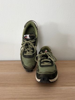 Nike Waffle talla 42 verde y blanco