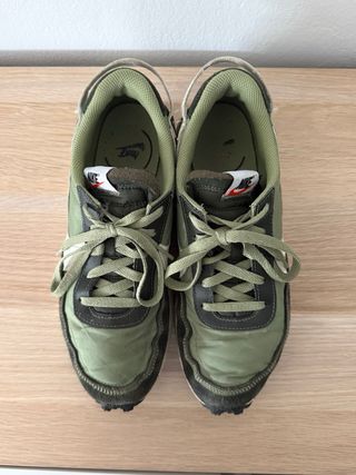 Nike Waffle talla 42 verde y blanco