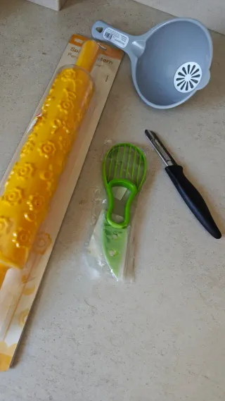 Set di quattro utensili da cucina nuovi