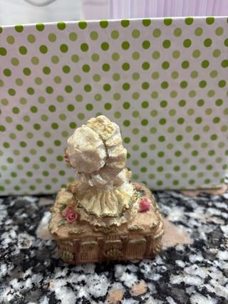 Mini joyero con figura de niña