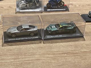 Maquetas de vehículos militares y moto