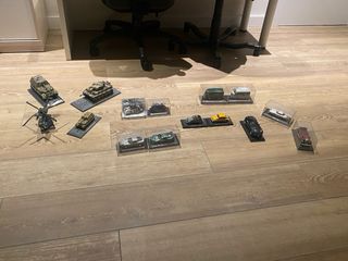 Maquetas de vehículos militares y moto