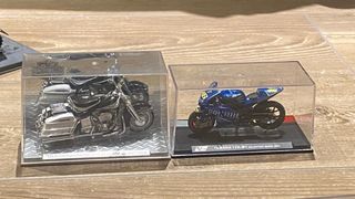 Maquetas de vehículos militares y moto