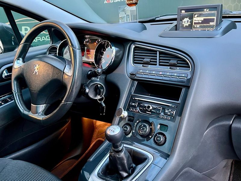 Peugeot 5008 1.6 HDI Allure 2013, foto 17