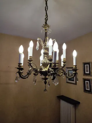 Lámpara de araña de metal y cristal