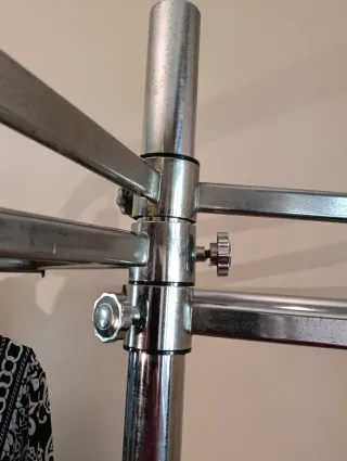 Perchero redondo con ruedas ideal para tiendas