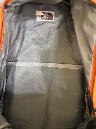 Mochila The North Face Naranja y Negra
