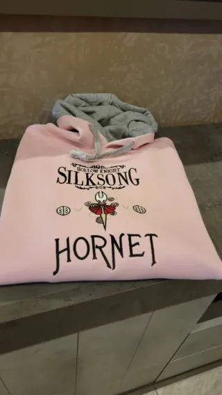 Felpa con cappuccio Hollow Knight Silksong Hornet
