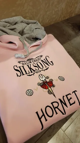 Felpa con cappuccio Hollow Knight Silksong Hornet