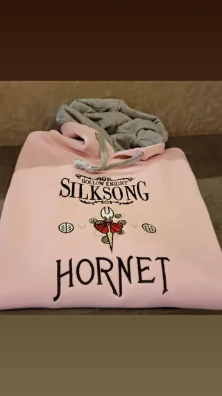 Felpa con cappuccio Hollow Knight Silksong Hornet