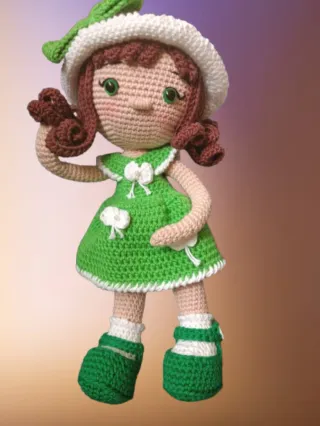 Muñeca Amigurumi "Valentina" Crochet Verde