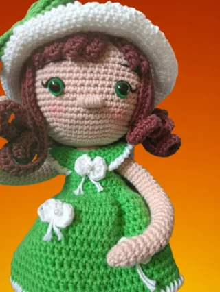 Muñeca Amigurumi "Valentina" Crochet Verde