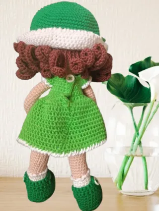 Muñeca Amigurumi "Valentina" Crochet Verde