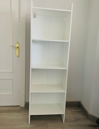Estantería blanca de madera