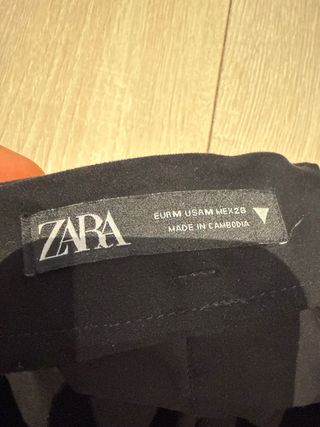 Falda pantalón negra con cinturón