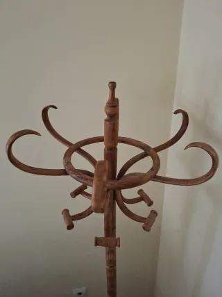 ANTIGUO PERCHERO DE PIE ESTILO THONET