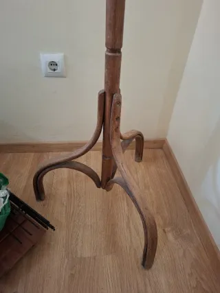ANTIGUO PERCHERO DE PIE ESTILO THONET