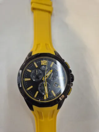 Reloj Lotus Negro y Amarillo