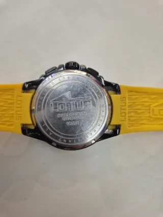 Reloj Lotus Negro y Amarillo