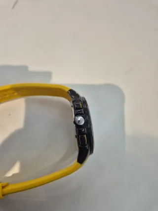 Reloj Lotus Negro y Amarillo