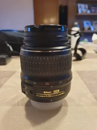 Cámara Nikon D5000 + Objetivo 18-55mm