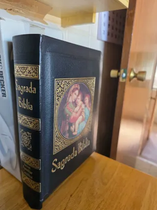 La sagrada biblia