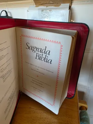 La sagrada biblia