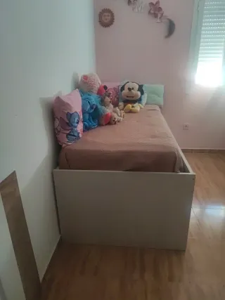 Escritorio y silla infantil rosa y cris