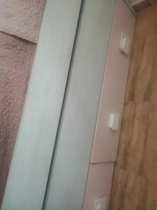 Escritorio y silla infantil rosa y cris