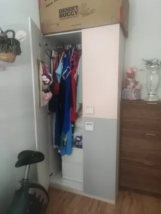 Escritorio y silla infantil rosa y cris