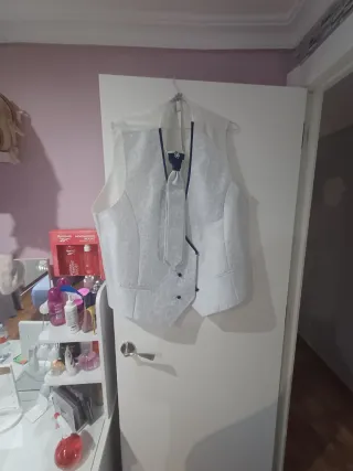 Vestido fiesta y traje hombre