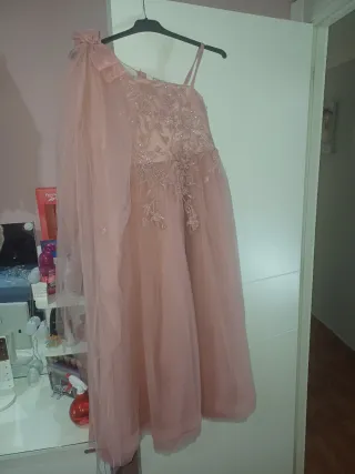 Vestido fiesta y traje hombre