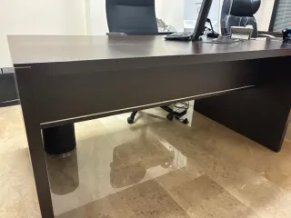 Mesa de oficina moderna