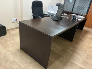 Mesa de oficina moderna