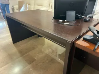 Mesa de oficina moderna