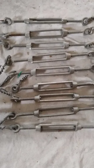 Tenditori metallici per cavi