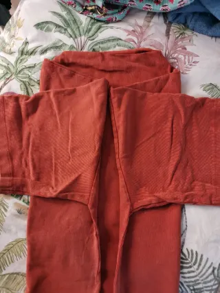 Sudadera Zara cuello chimenea roja