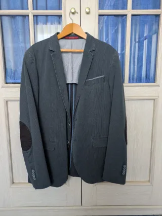 Americana casual azul con coderas