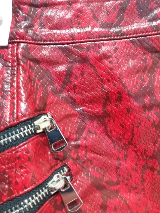 OFERTA Bershka Minifalda roja Talla XS