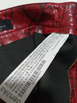 OFERTA Bershka Minifalda roja Talla XS