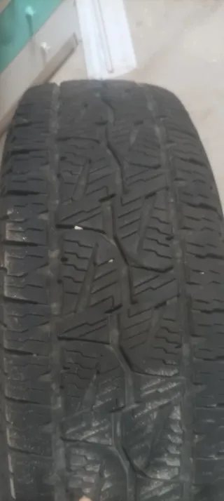 4 neumaticos 235/75 R15 120euros los 4