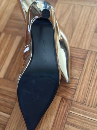 Tacones dorados