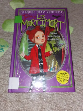 Libro de Raquel Díaz Reguera. Infantil buen estado