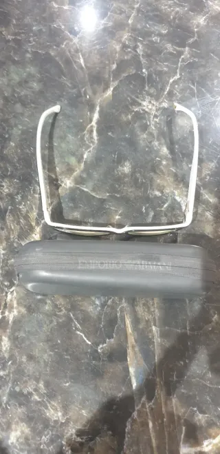 Gafas de ver Armani negras y blancas