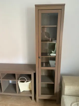 Mueble TV con vitrinas y 4 sillas