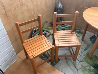 Mesa infantil madera + 2 sillas